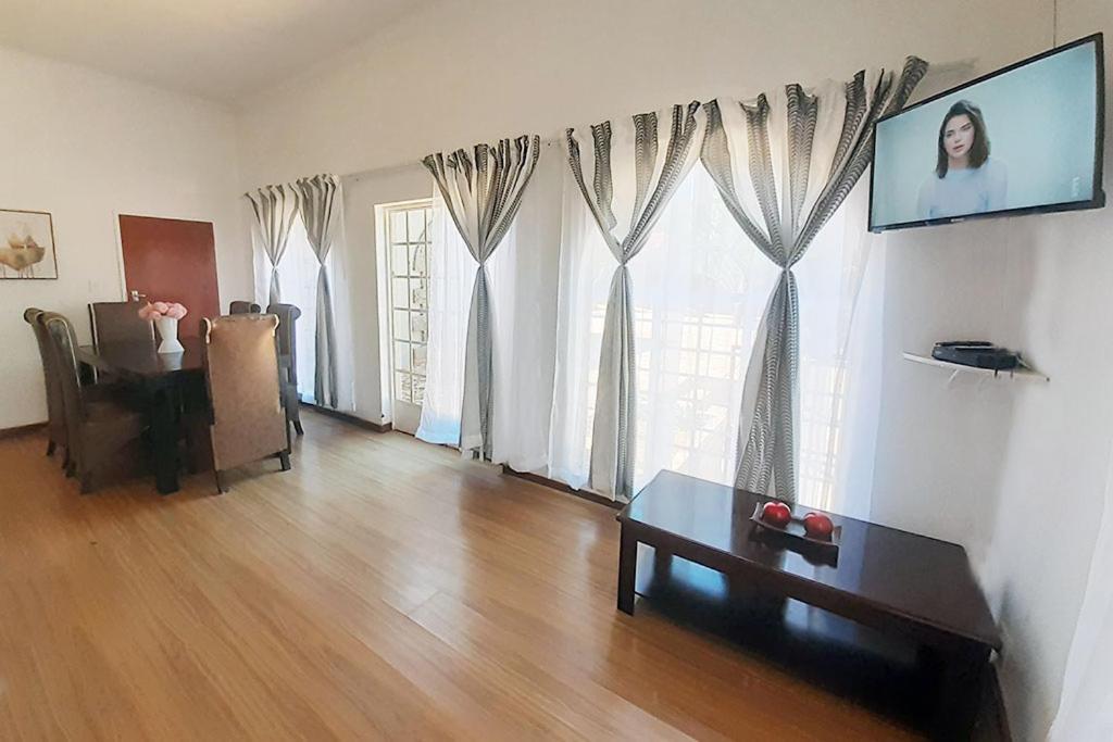 Queens Palace Pretoria-Noord Szoba fotó